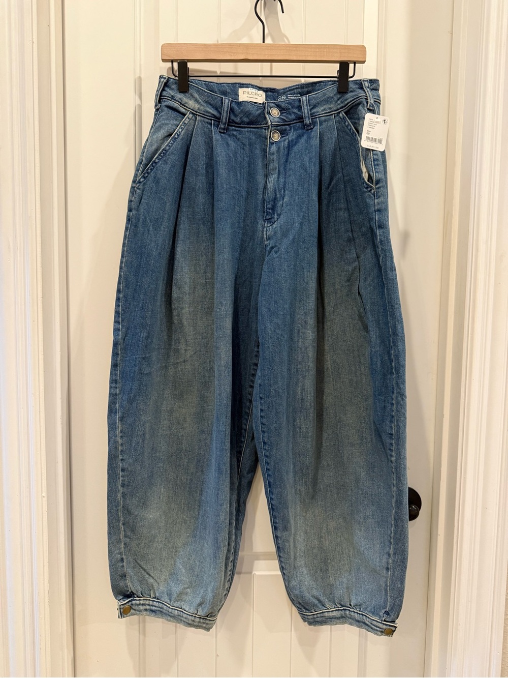Pilcro Pleated High-Rise Balloon-Leg Jeans - Picture 2 of 5